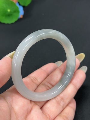 H42979482 和田玉正圈手镯 圈口55.7 货品总重约40.7g