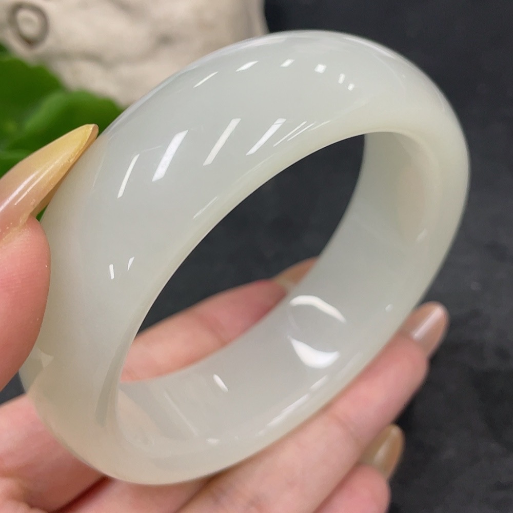 H32798056 Hetian Jade Round Bracelet Size 59.6 Total Weight Approx. 93.3g