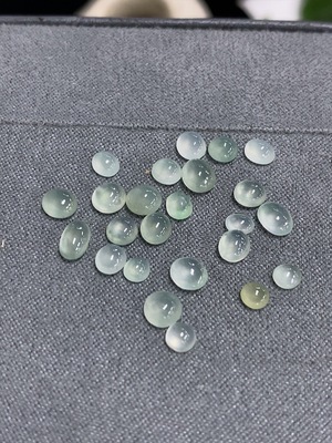 F42959981 翡翠蛋面一手走 货品总重约1.4克