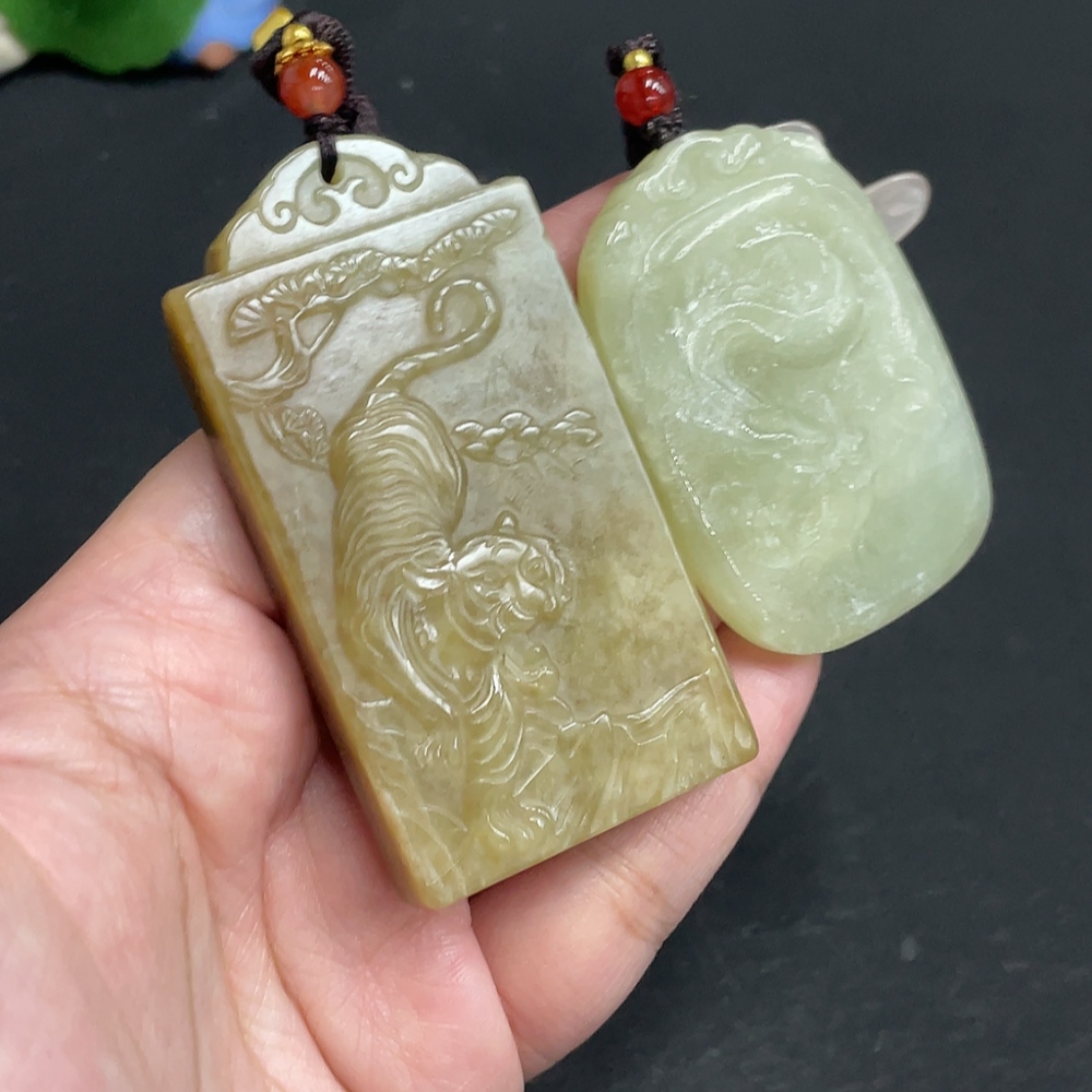 H28204172 Hetian Jade Pendant  Dragon Plaque  Fierce Tiger Descending the Mountain