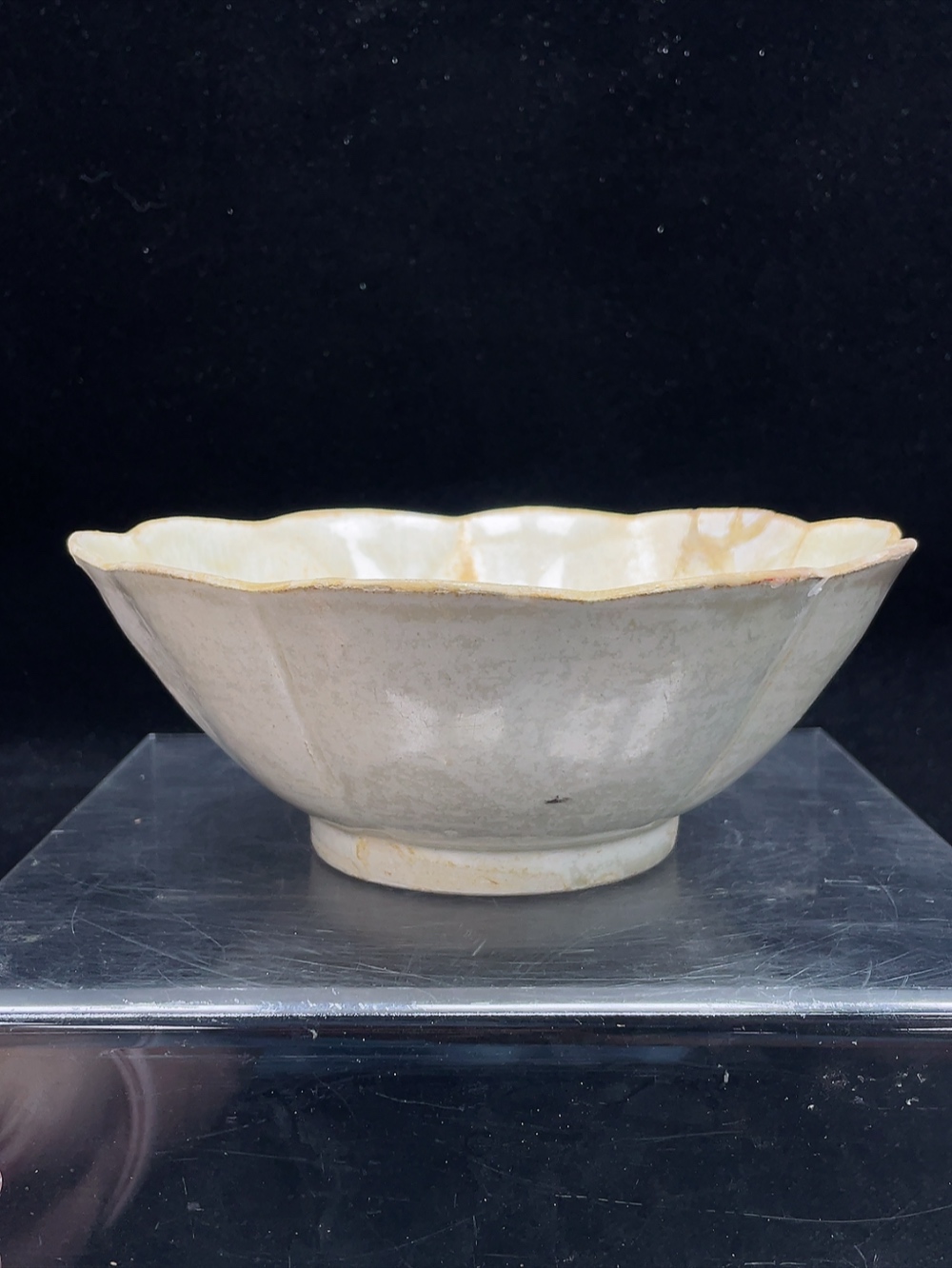 W33937590 Ceramic Repaired Yingqing Glazed Floral-Rim Bowl, Size as per Actual Item