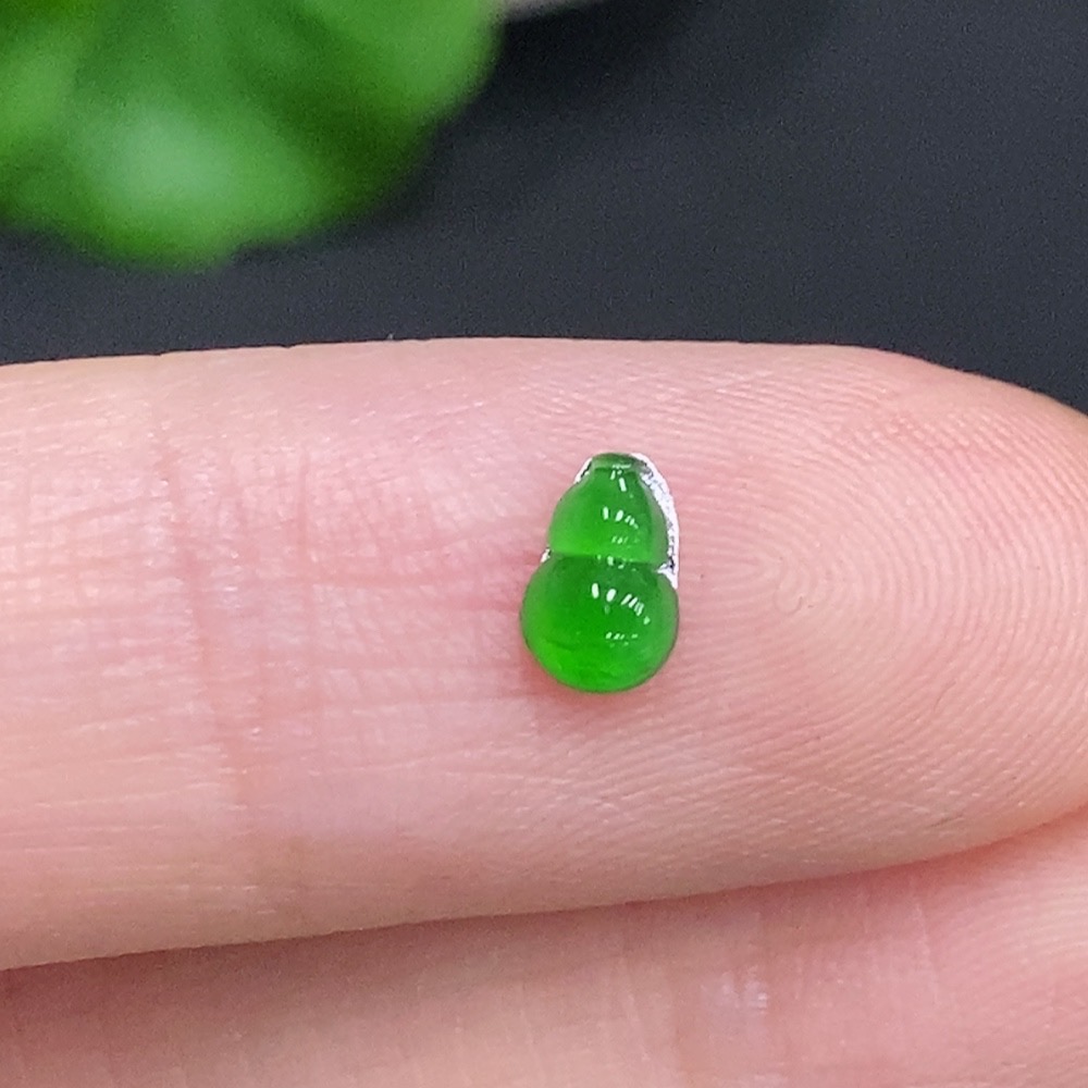 F34060135 Jadeite Gourd Inlaid Piece, Total Weight Approximately 0.8g, Yellow Color Origin Undetermined