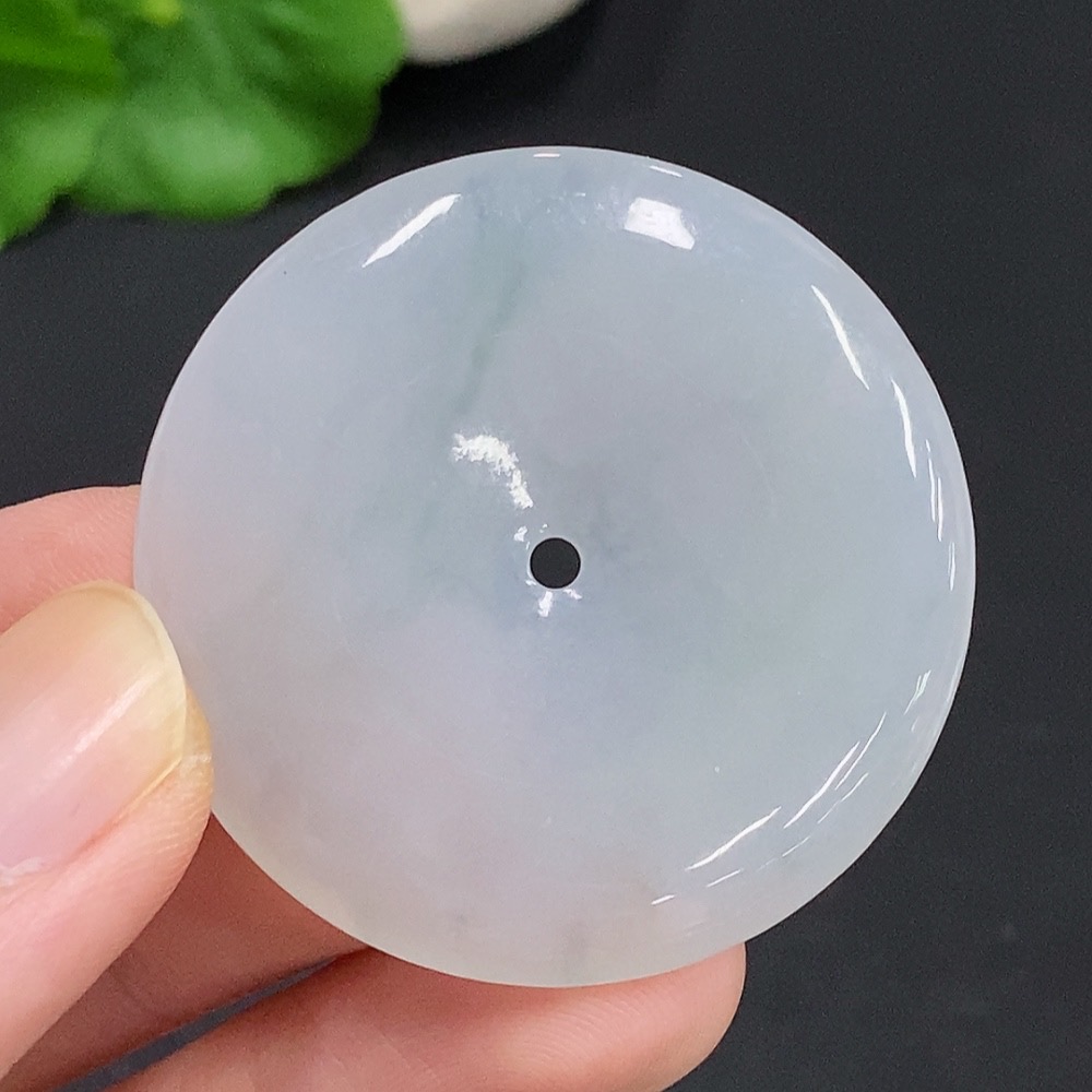 F31644733 Jadeite Peace Knot, Total Weight Approx. 17.4g