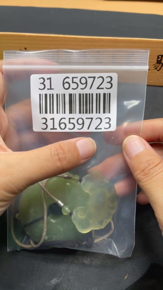 H31659723 Xiuyu (Serpentine Jade) Pendant   Blossoming Wealth   Peace Knot