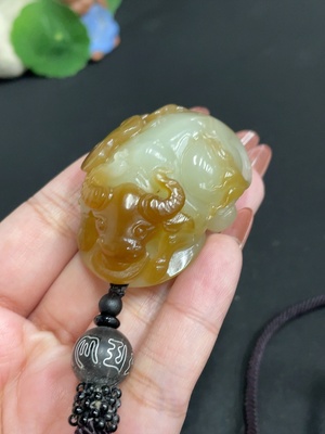 H35101254 Hetian Jade Pendant: Turning Fortunes with the Ox