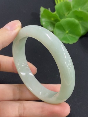F46585298 翡翠正圈手镯 圈口55.4 货品总重约51.32g
