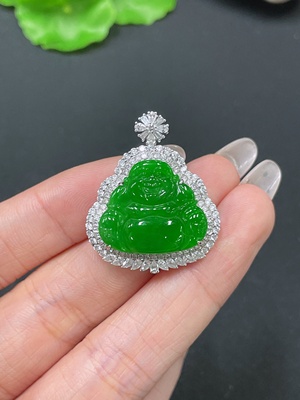 F35159215 Jadeite Buddha Pendant with 18K Gold and Diamond Setting, Total Weight Approx. 9.76g