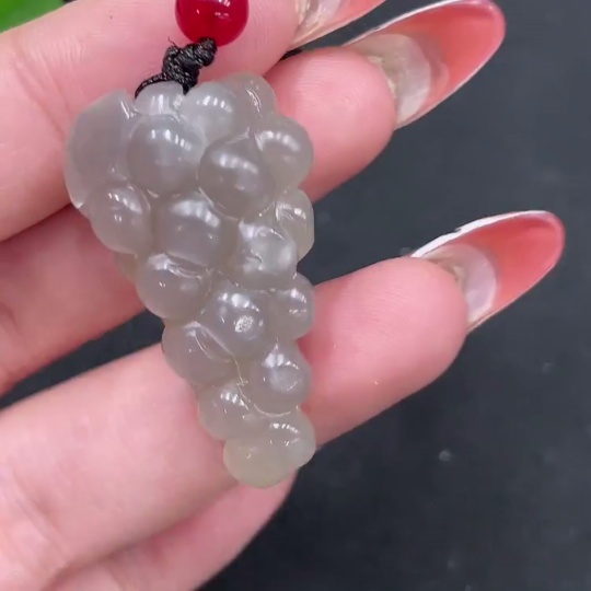 H34053549 Hetian Jade Pendant Grape