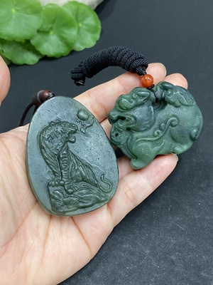 H33939907 Hetian Jade Pendant  Auspicious Beast  Tiger Ascending the Mountain