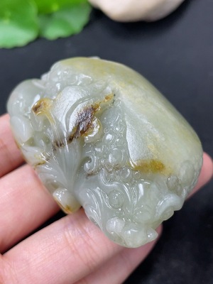 H46576344 和田玉手把件  三脚金蟾 皮色成因未定  货品总重约124.2g