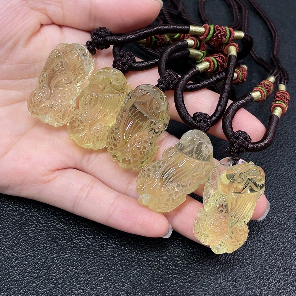 C34989323 Crystal Pendant Total Weight Approx.87.45g With Rope Sell as a Lot
