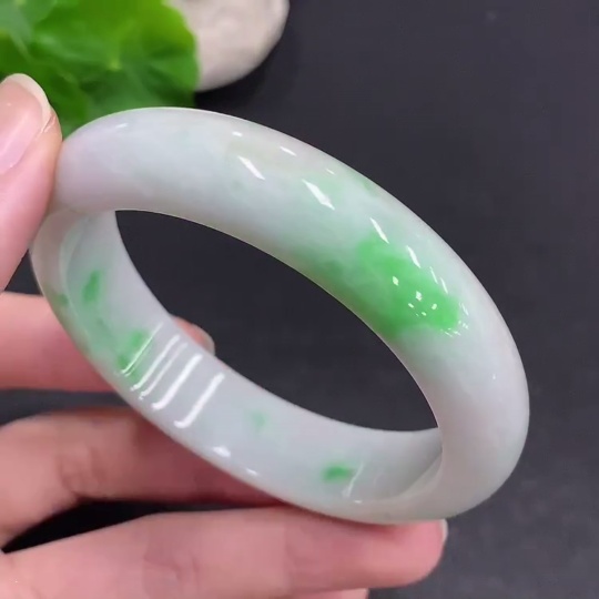 F33941902 Jadeite Round Bangle Total Weight About 70g Size 58