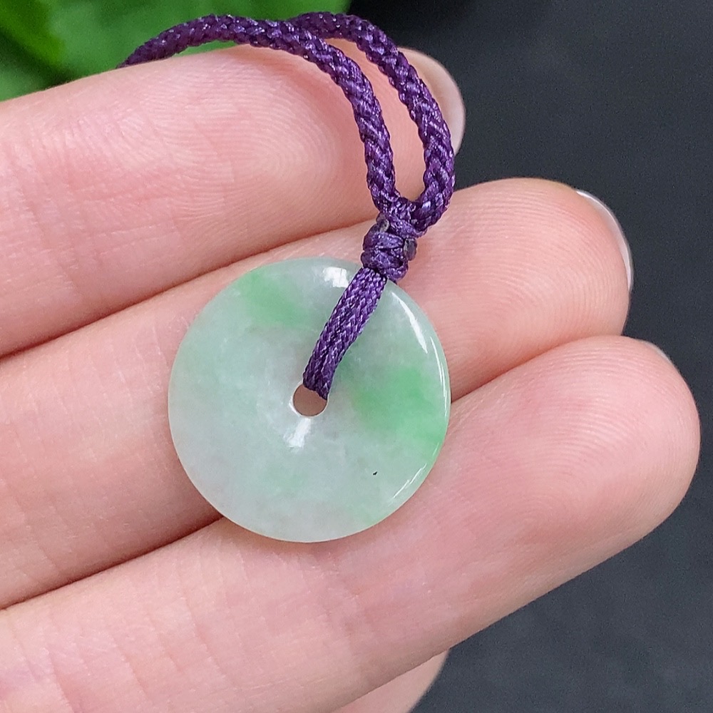 F34967480 Jadeite Peace Knot with a total weight of approximately 1.8 grams (including rope weight)