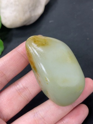H37461240 和田玉   皮色成因未定  货品总重约57.3g