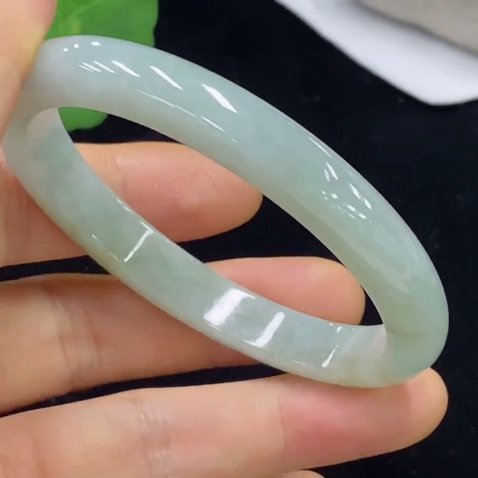 F35134188 Jadeite Concubine Bangle Total weight about 29.46g Size 54.5/Short diameter 46