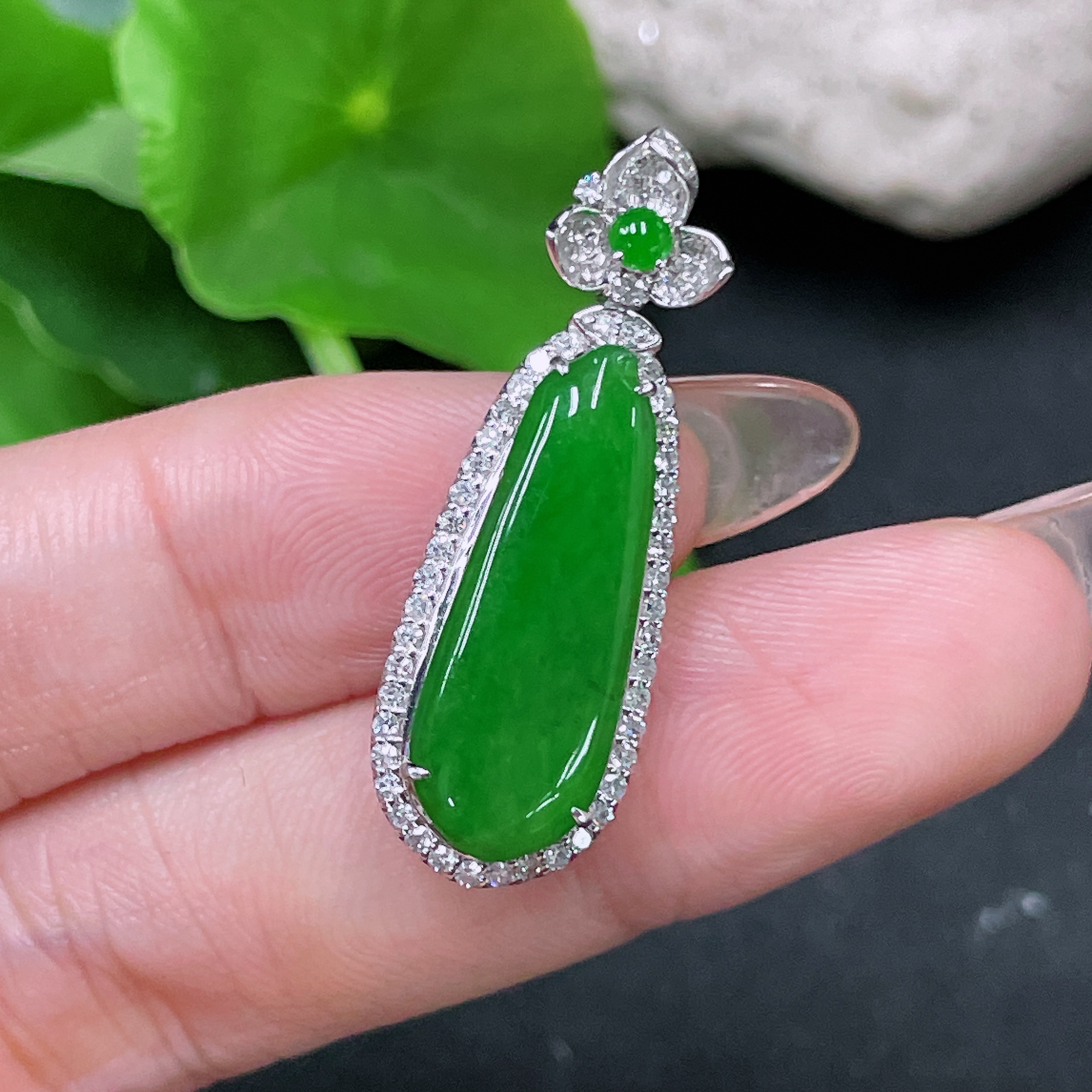 F34985123 Jadeite Inlaid Piece 18K Gold Setting with Diamond Accent Total Weight Approx. 3.51g