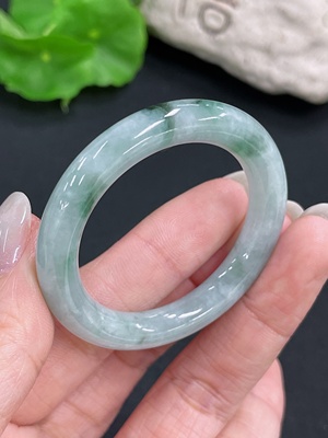 F41847806 翡翠圆条手镯 货品总重约18.99g  圈口36.4