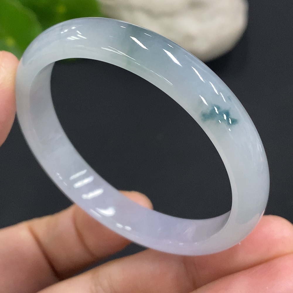 F31684588 Jadeite regular bangle, size 46, total weight approximately 20.3g