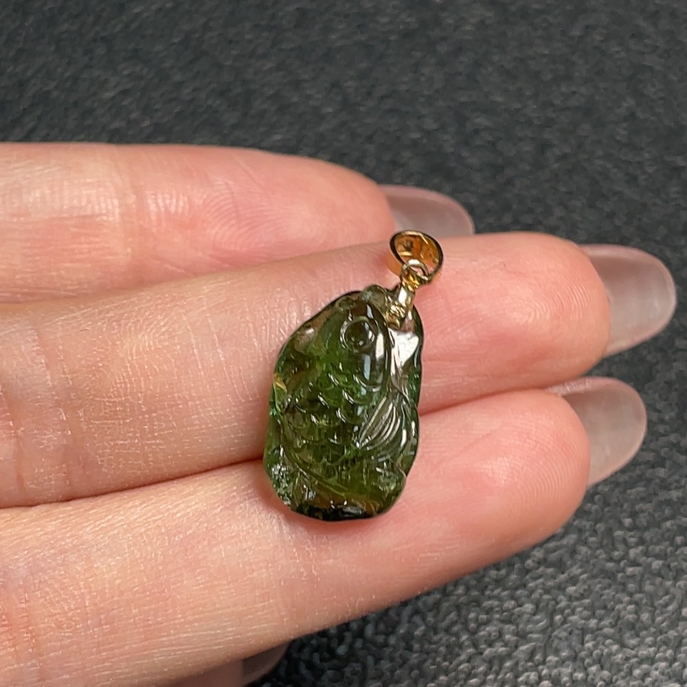 C30535979 Tourmaline Inlaid Pendant 18k Gold Total Weight Approx. 2.03g Visible Organic Matter