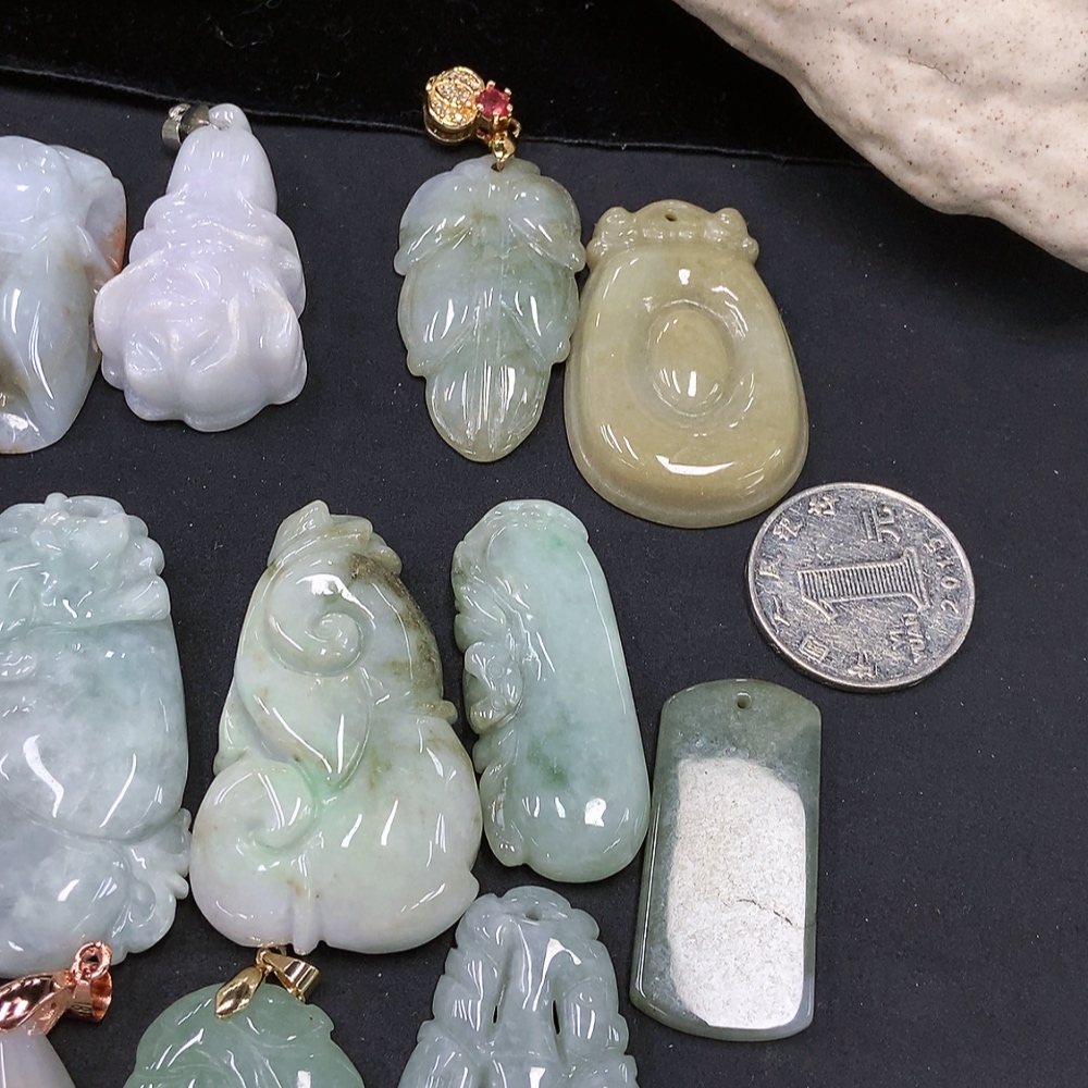 F15622212 Jadeite Pendants Sell as a Lot Color Undetermined (Non-Gold Inlaid)