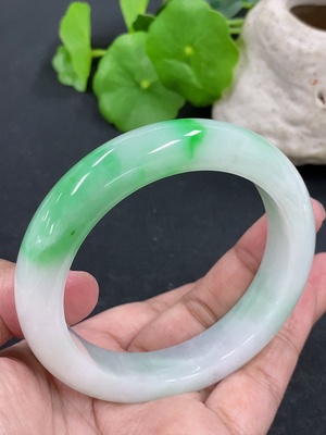 F43179059 翡翠正圈手镯 货品总重约74.1g 57.5圈口