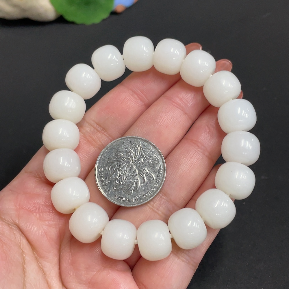 H35101104 Hetian Jade Bracelet, Approx. 12.7 mm Beads, Total Weight Approx. 57g