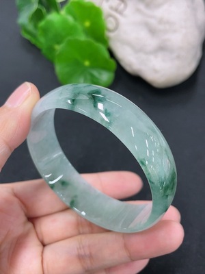F43139470 翡翠正圈手镯 圈口52.8mm 货品总约重30.5g