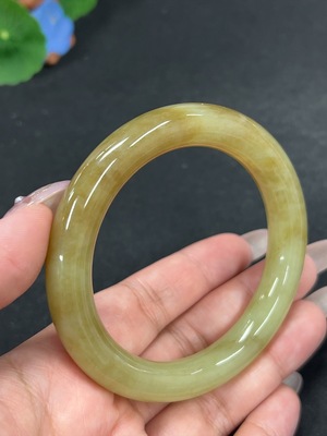 H41898041 和田玉圆条手镯 圈口57.9 货品总重约59.5g
