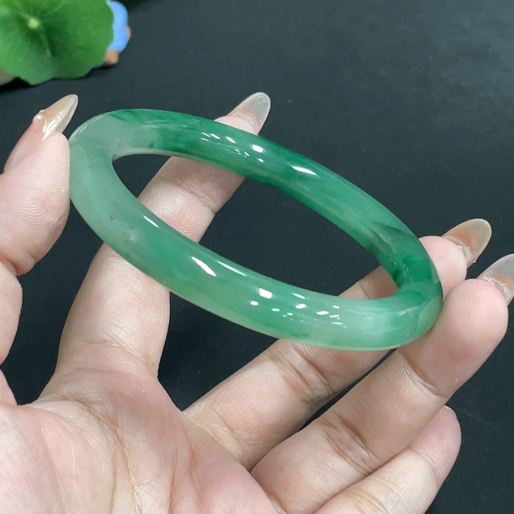 H31677118 African Emerald (Dulong Jade) Round Bangle