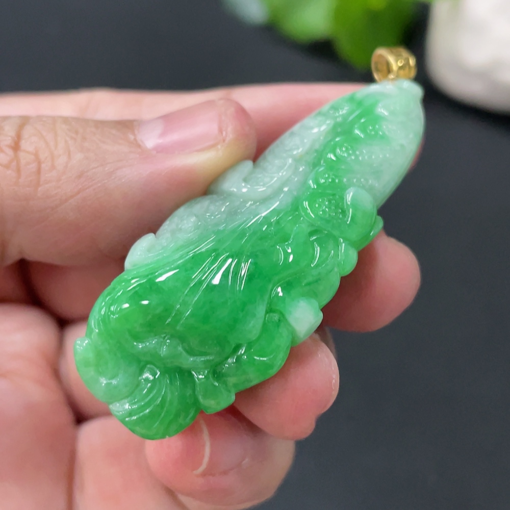F32821188 Jadeite Cabbage Pendant with 18K Gold Clasp, Total Weight Approx. 21.7g