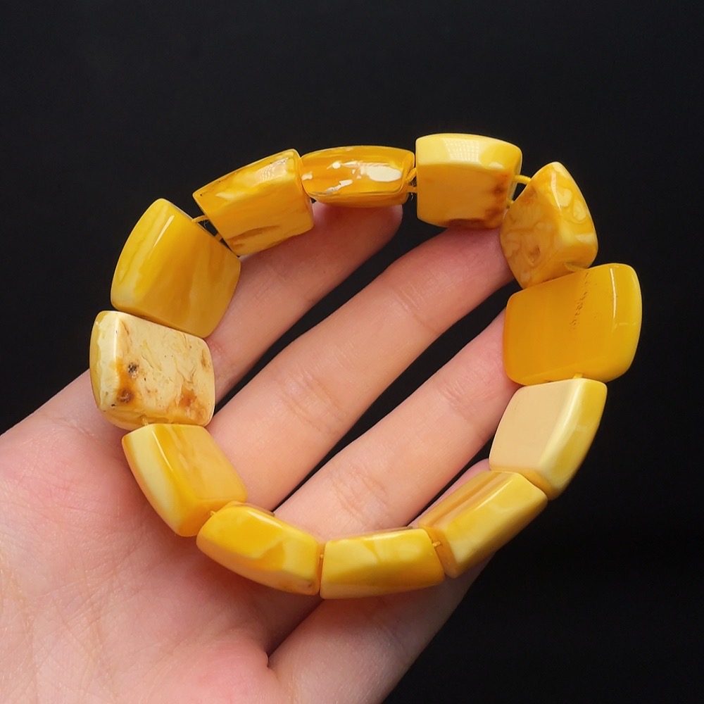 C33934478 Amber Beeswax Bracelet Total Weight Approx. 32.6g