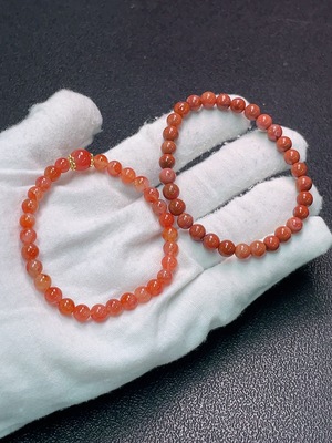 C34990445 South Red Agate Bracelet Non-Gold Visible Organic Matter Total Weight Approx. 17.77g Sell as a Lot
