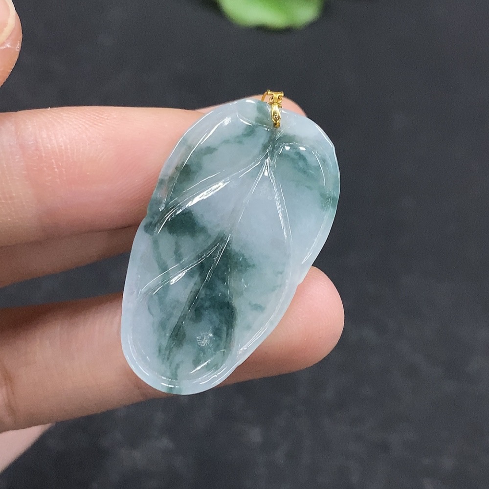 F34029629 Jadeite Leaf Pendant 18K Gold Total Weight Approximately 4.59g