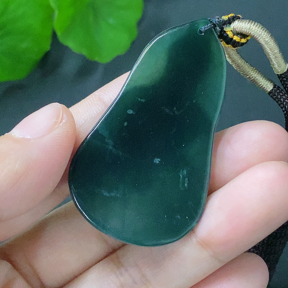 F31594912 Jadeite Pendant Guanyin Total Weight: Approx. 15.76g (with rope)