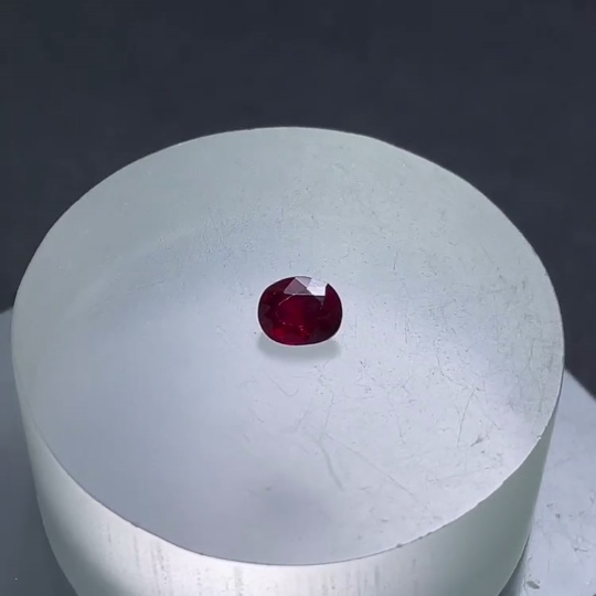 C28221051 Ruby Rough Stone Total Weight Approx. 0.95ct GILDCERT: No Heat Pigeon Blood Red Vivid to Deep Red*