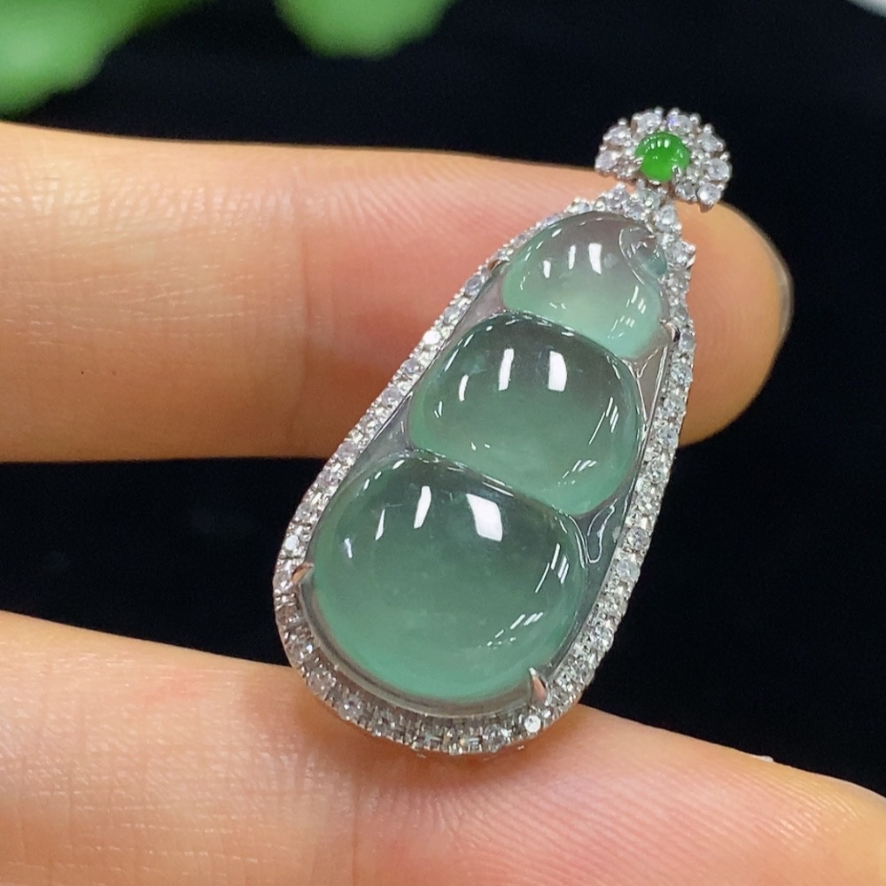 F35114194 Jadeite Lucky Bean Pendant Set in 18k Gold with Diamond Accents, Total Weight Approximately 3.55g