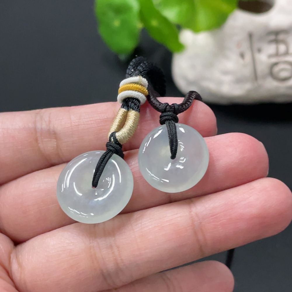 F35108117 Jadeite Peace Knot Pendant