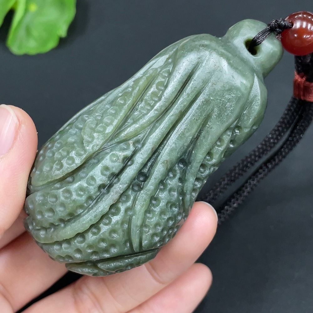 H25902229 Hetian Jade Handheld Carving  White Cabbage
