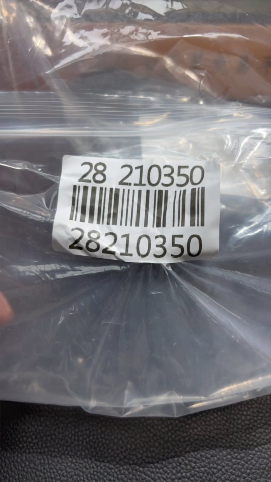 H28210350 Hetian Jade Total weight approx. 3.63kg Undetermined skin color formation Contains other natural mineral components