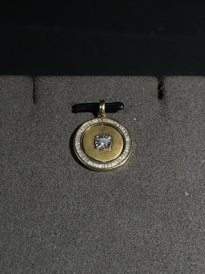 M43117427 钻石镶嵌吊坠  18k金  货品总重约2.29克