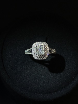 Z41928785 钻石镶嵌戒指  18k金  16圈口  货品总重约3.80克  印记  D1.01ct  d0.545ct