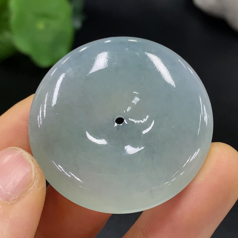 F23560726 Jadeite Peace Knot Total Weight 19.193g