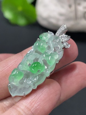 F33936138 Jadeite In Pendant 18meal 18k Gold Inlaid Total Weight Approx.5.3g