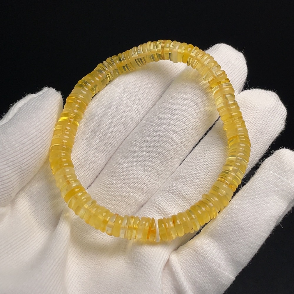 C30512535 Amber Beeswax Bracelet approx.7mm total weight approx.6.38g