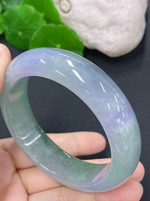 F41906480 翡翠正圈手镯  货品总重约72.39g 54.9圈口