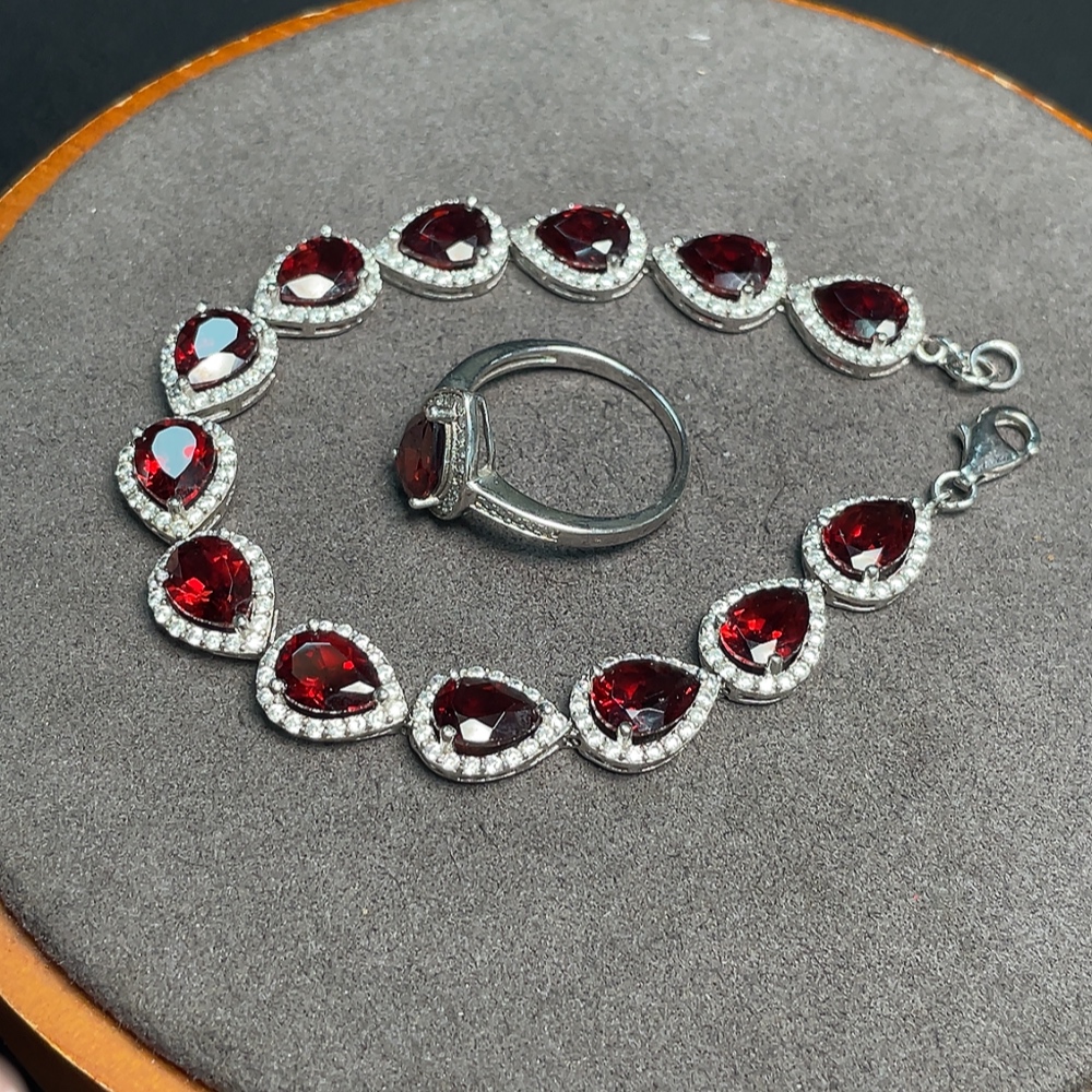 C33920422 Garnet Bracelet + Ring Non-Gold Total Weight Approx.13.65g Size 14 Sell as a Lot