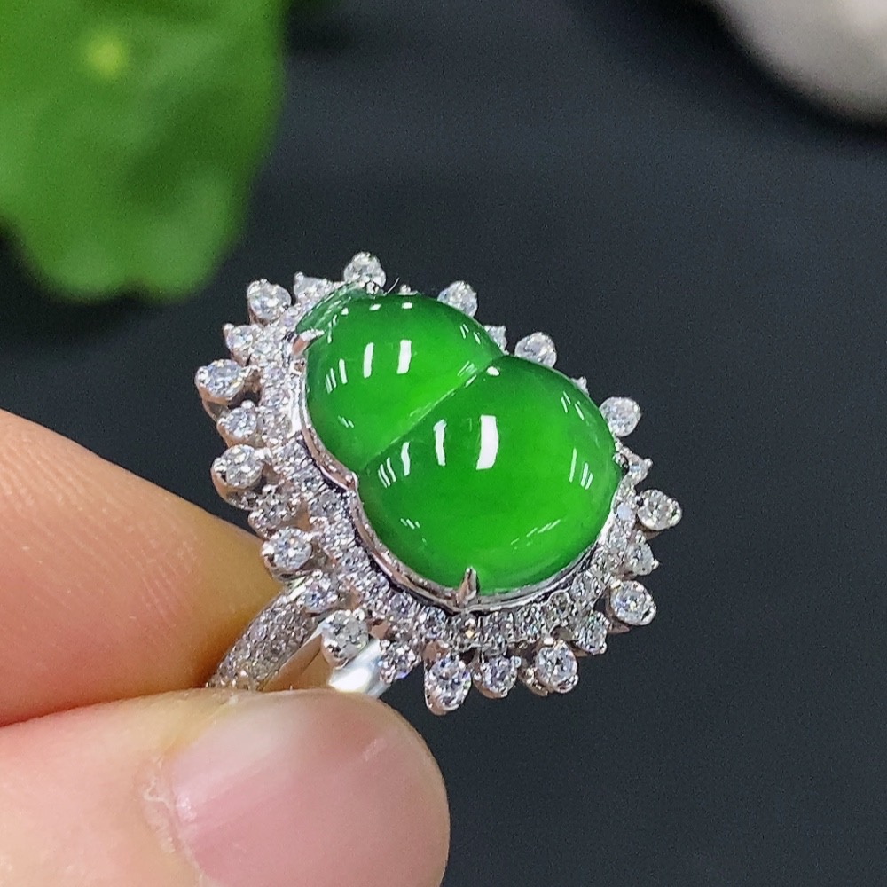 F17838435 Jadeite Gourd Inlaid Ring (18K Gold)