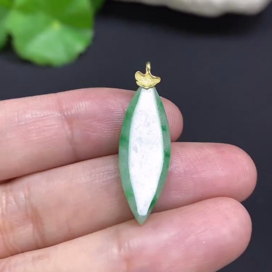 F30568606 Jadeite Pendant with 18K Gold Bail, Total Weight Approx. 1.2g