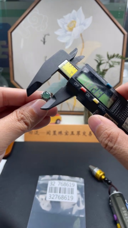 F32768619 Jadeite Cabochon Inlaid Ring Non-Gold Setting Adjustable Size Total Weight Approx. 1.81g