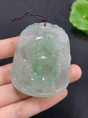 F46600787 翡翠龙牌挂件 货品总重约35.49g